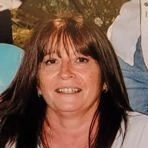 Avec une patience infinie et un sourire communicatif, Béatrice crée un environnement où les tout-petits se sentent en confiance. Dans sa classe de maternelle, les murs semblent murmurer : "Ici, on grandit à son rythme, on apprend avec le cœur."