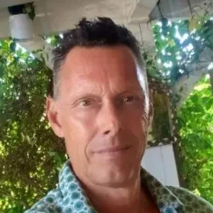 Professeur d'EPS. L'école Galilée, sous son impulsion, devient plus qu'un lieu d'apprentissage. C'est un espace où chaque enfant peut écrire sa propre histoire, où chaque effort est célébré, où chaque progrès compte.