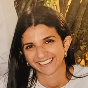 Un modèle d'engagement et de passion, Myriam rappelle que l'éducation est bien plus qu'un métier : c'est un art, celui de cultiver les futures générations.