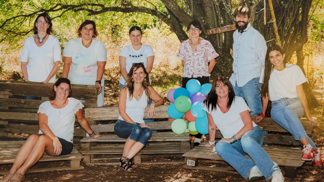 équipe Galilée 2025 2026, l'équipe pédagogique pose dans la bonne humeur dans notre petit coin de détente accessible à chacun