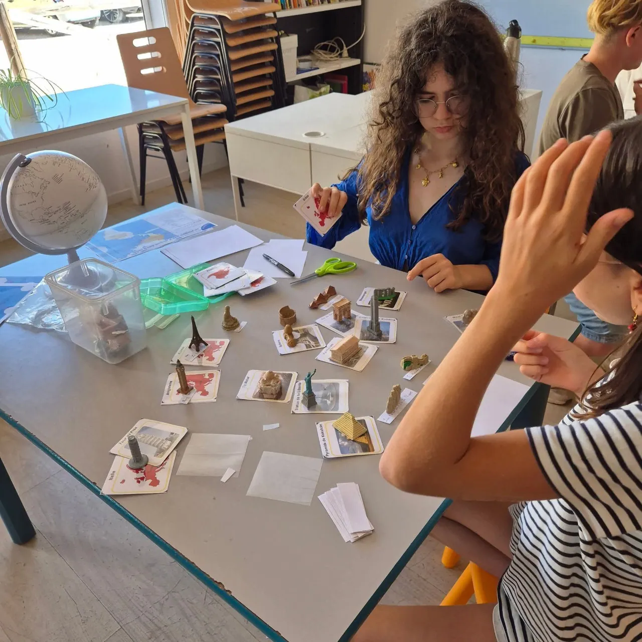 Les collégiens de l'école Galilée sur un ateliers géographie.