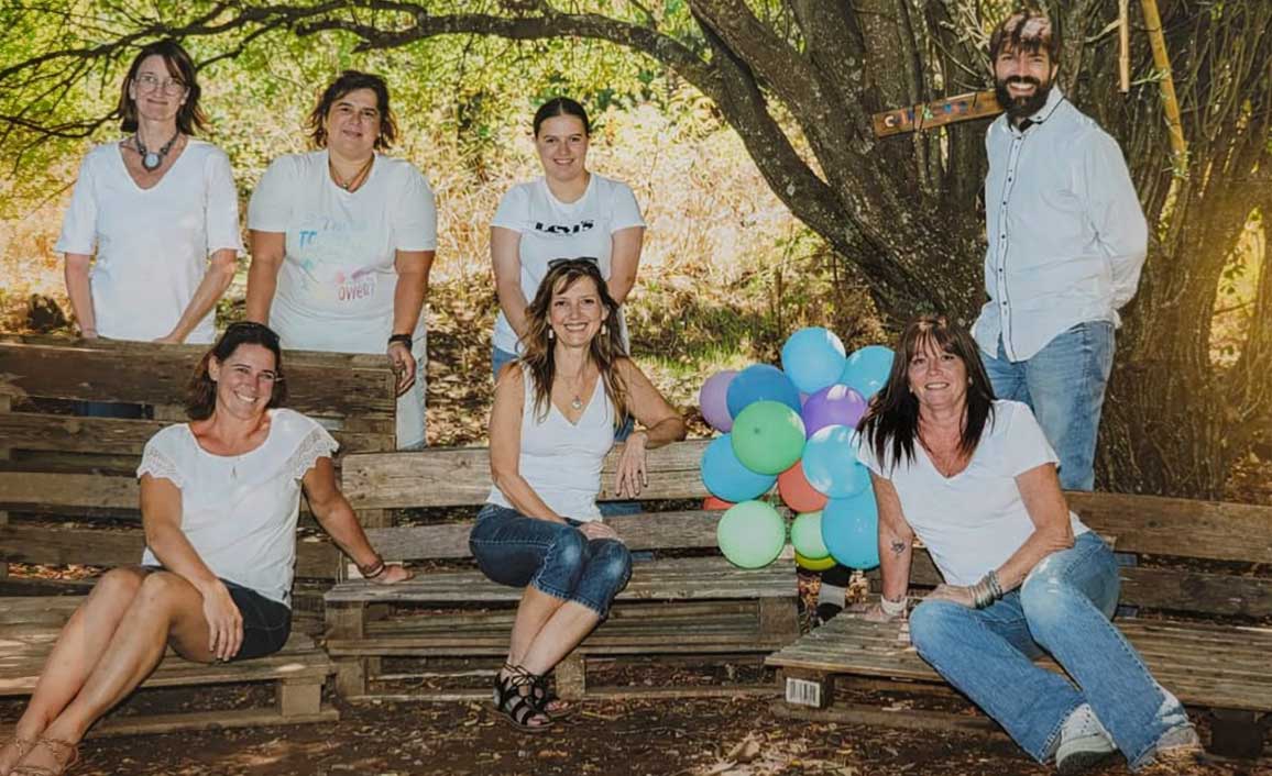 Dans notre petit coin de détente, l'équipe pédagogique de Galilée 2025-2026 irradie une énergie vraiment spéciale. Ce n'est pas juste un groupe de professionnels, mais une vraie famille qui partage bien plus que des objectifs académiques. Chaque jour, ils transforment notre espace commun en un havre de bonne humeur et de complicité.