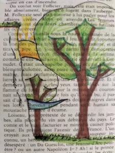 Illustration florale peinte sur une page de livre ancien dans le cadre d’un travail artistique valorisant des compétences créatives à l’école Galilée de Saint-Maximin.
